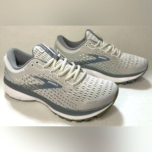 Brooks Ghost 13 Running Shoes Grey/White Women’s US size 6.5 Medium(B)
